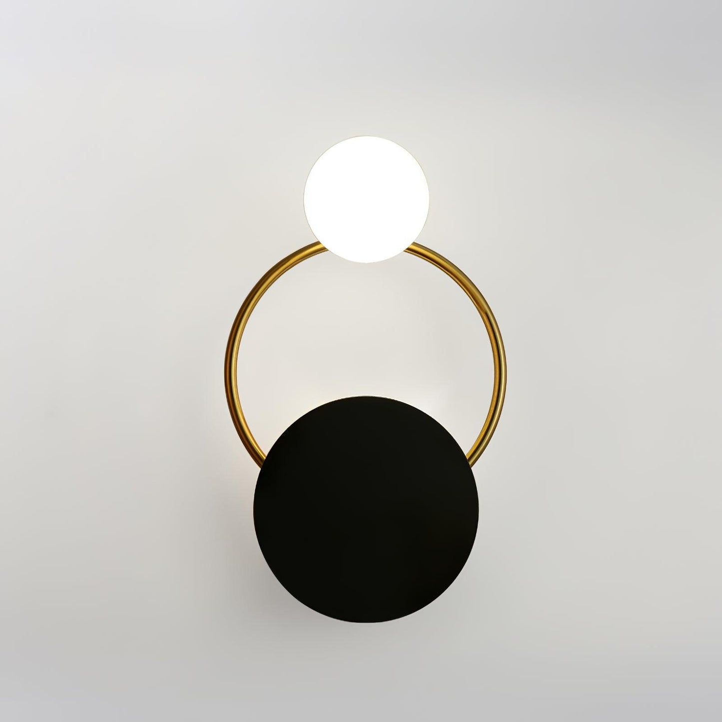 AURO Kreds | Warm Circular Black & Gold Wall Lamp