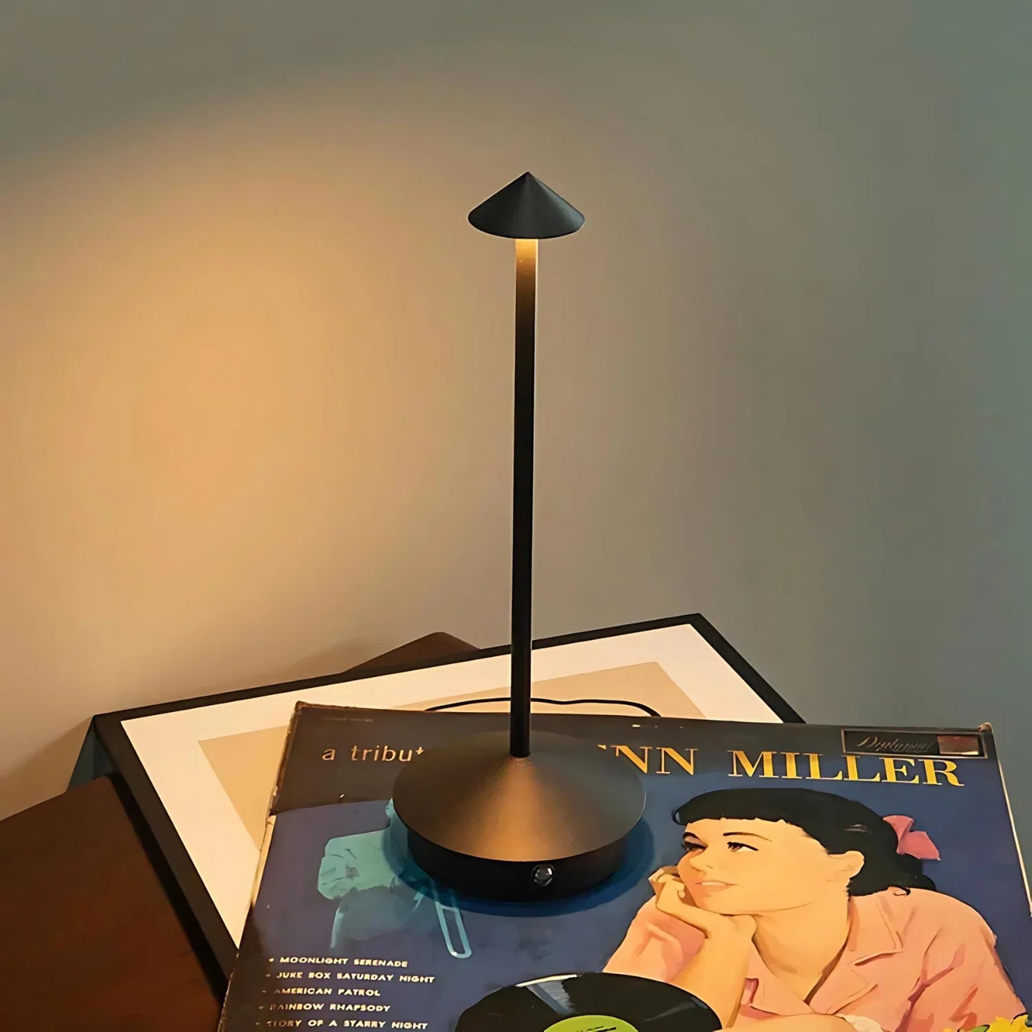 AURO Elara | Slender Cordless Table Lamp