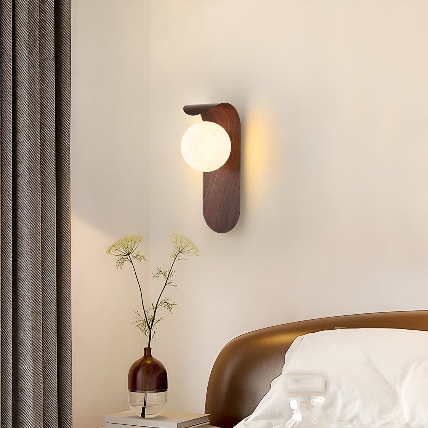 AURO Kvist | Walnut Wood Globe Wall Lamp