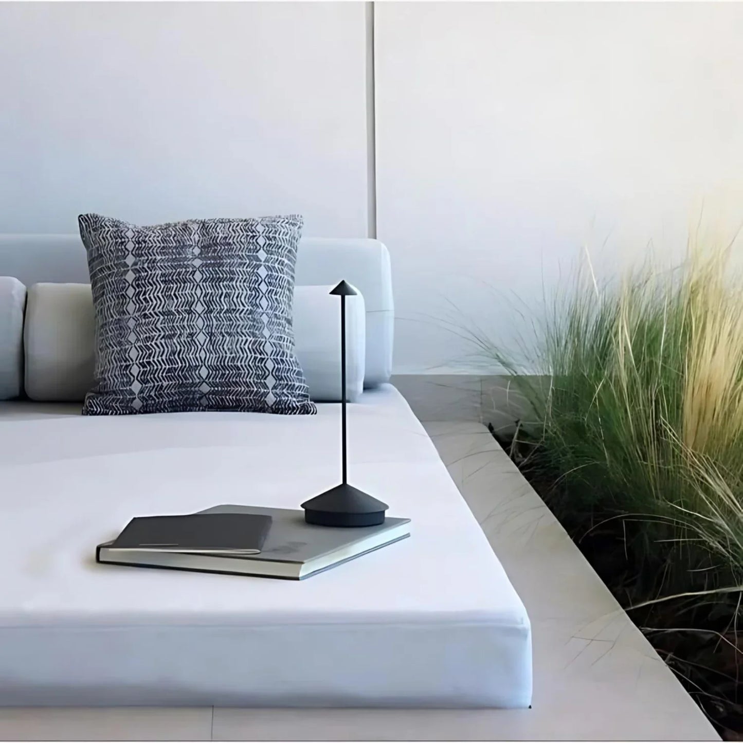 AURO Elara | Slender Cordless Table Lamp