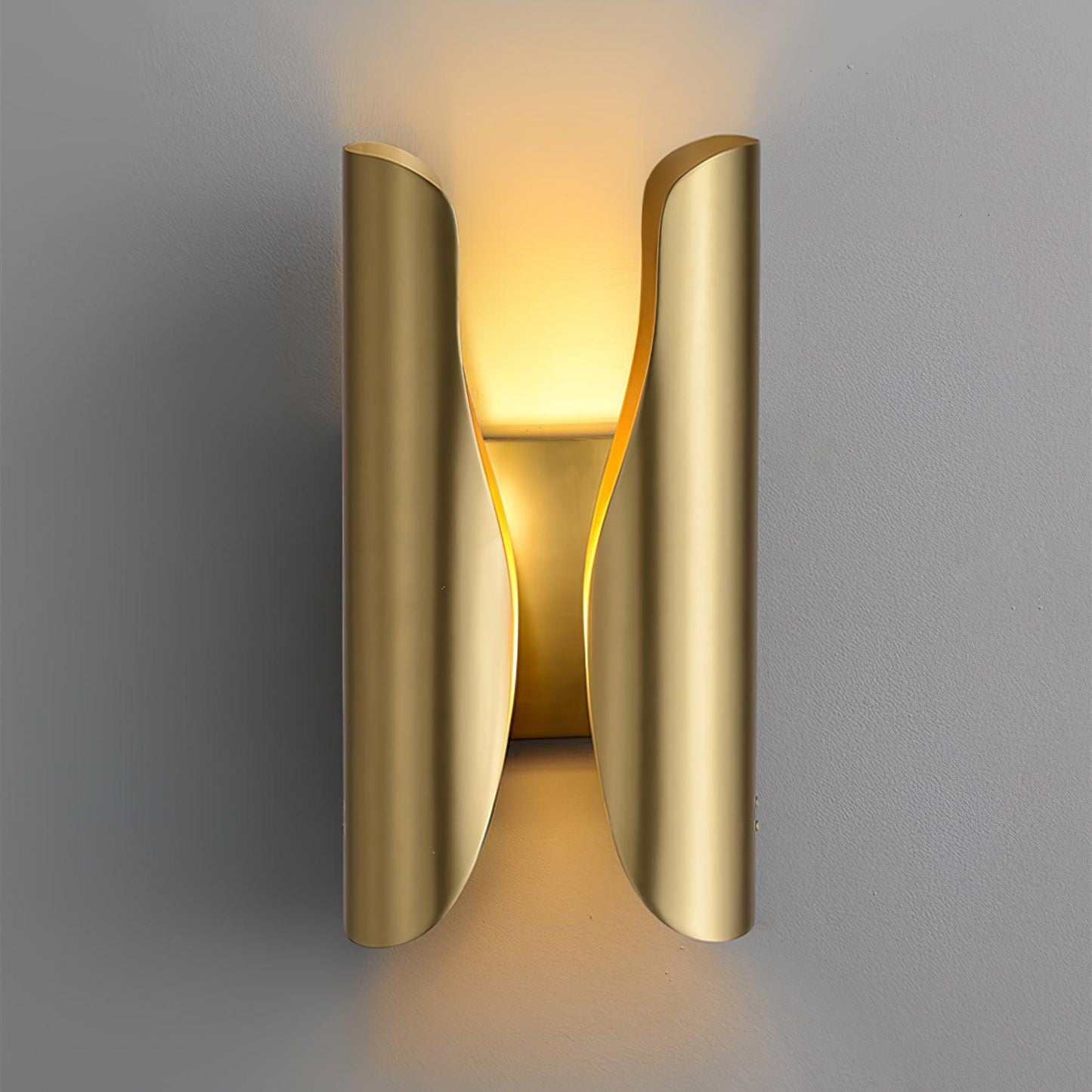 AURO Viiru | Sculptural Brass Linear Wall Sconce