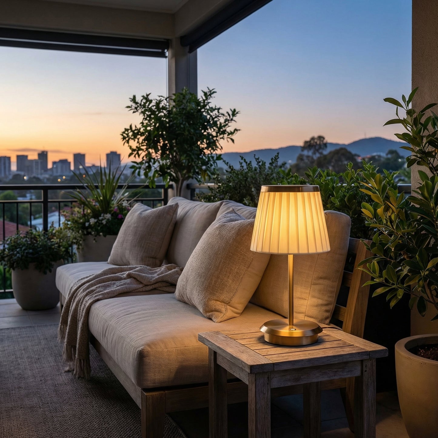 AURO Eira | Cordless Fabric Table Lamp