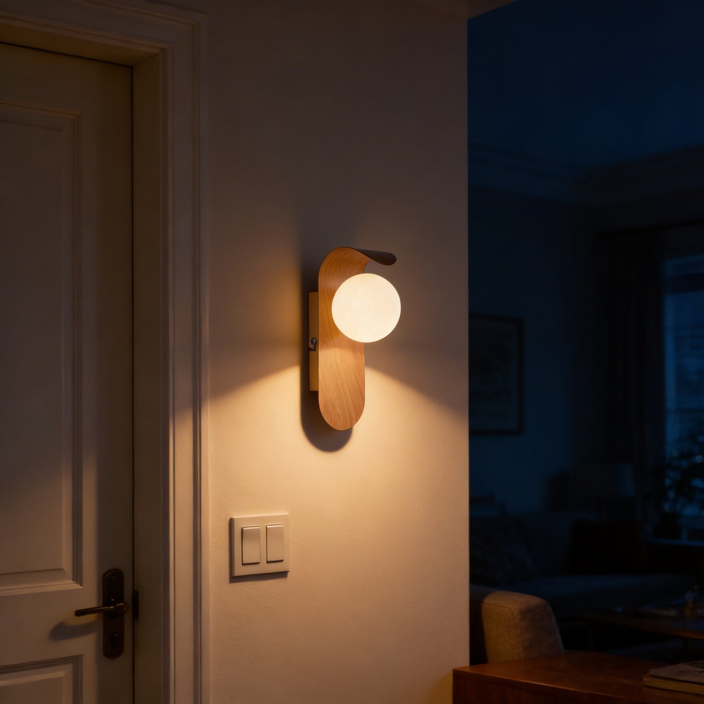 AURO Kvist | Walnut Wood Globe Wall Lamp