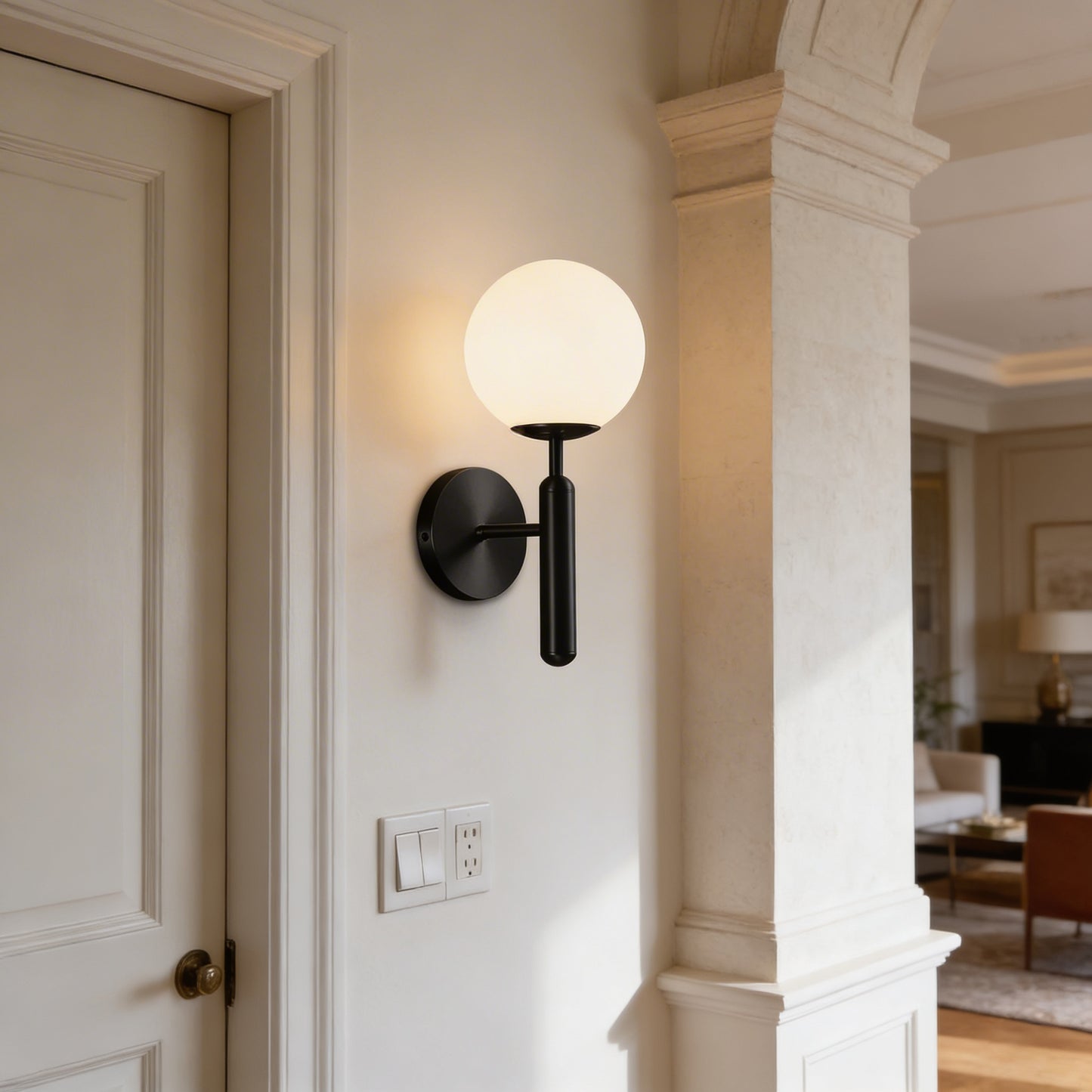 AURO Lune | Frosted Glass Globe Wall Sconce