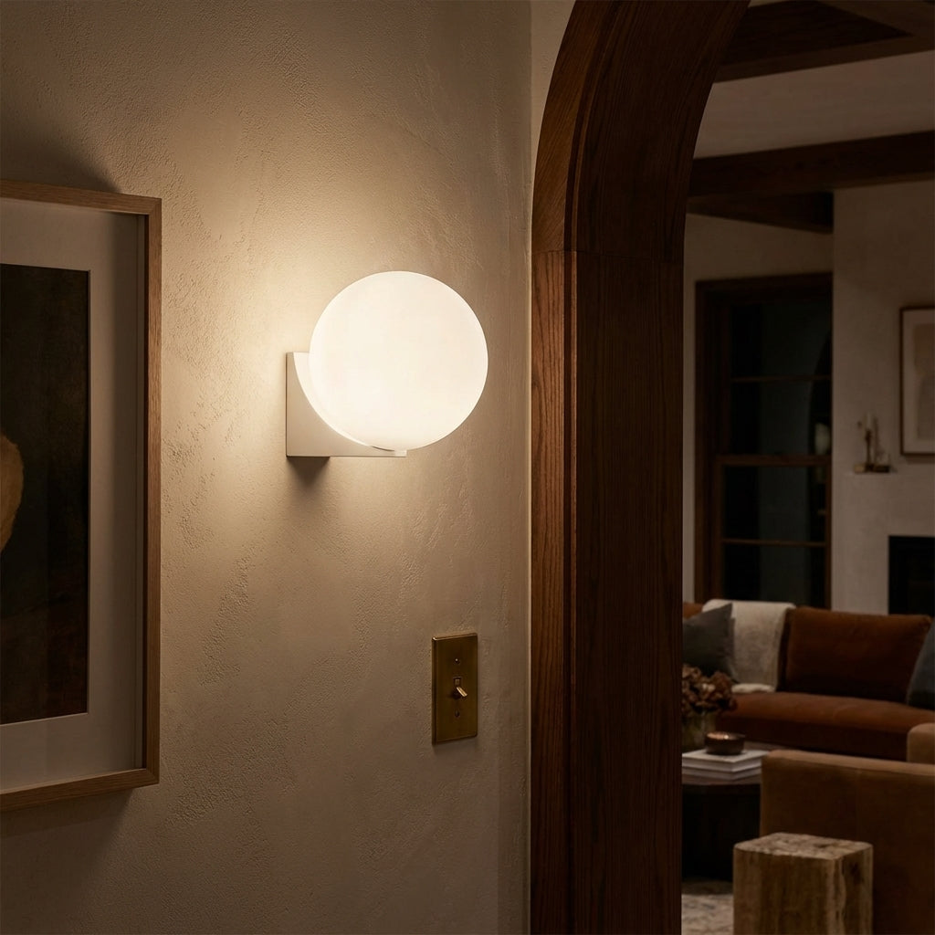 AURO Hvid | Nordic White Glass Globe Wall Sconce
