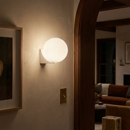 AURO Hvid | Nordic White Glass Globe Wall Sconce