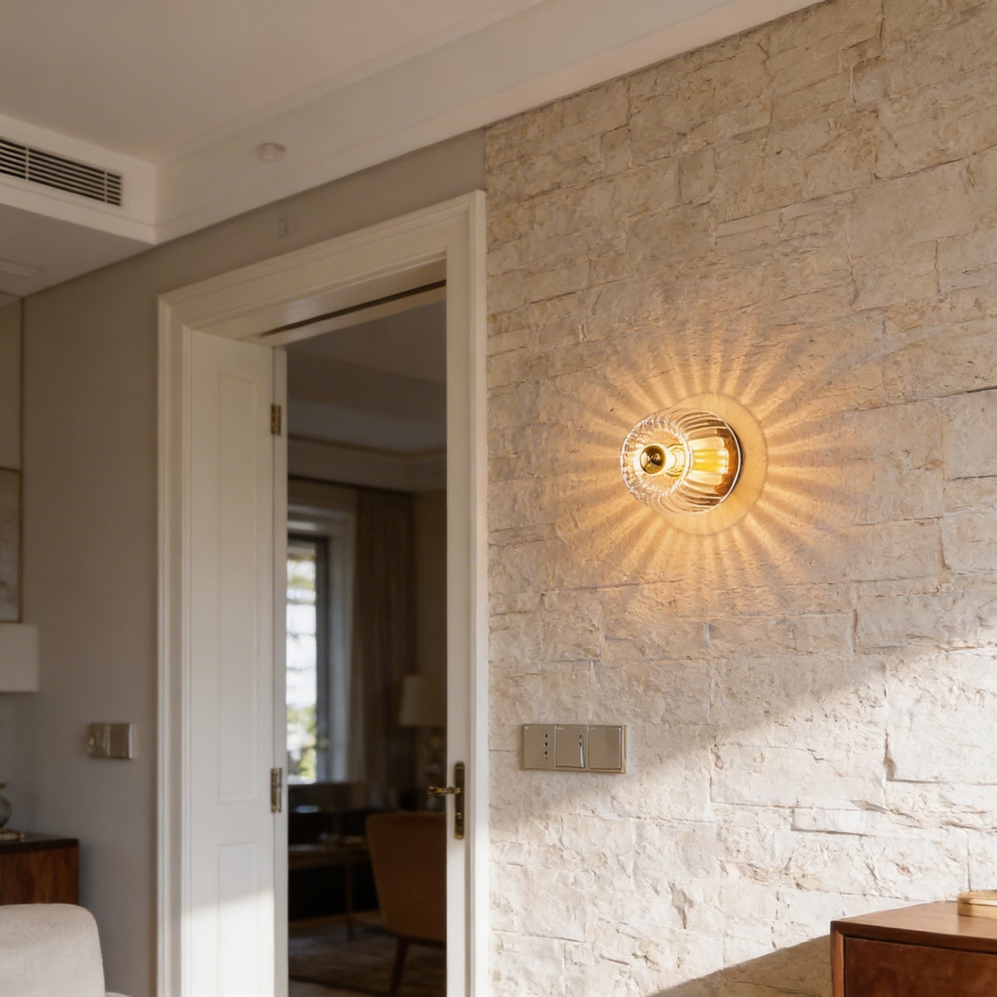 AURO Sola | Transparent Glass Globe Wall Sconce