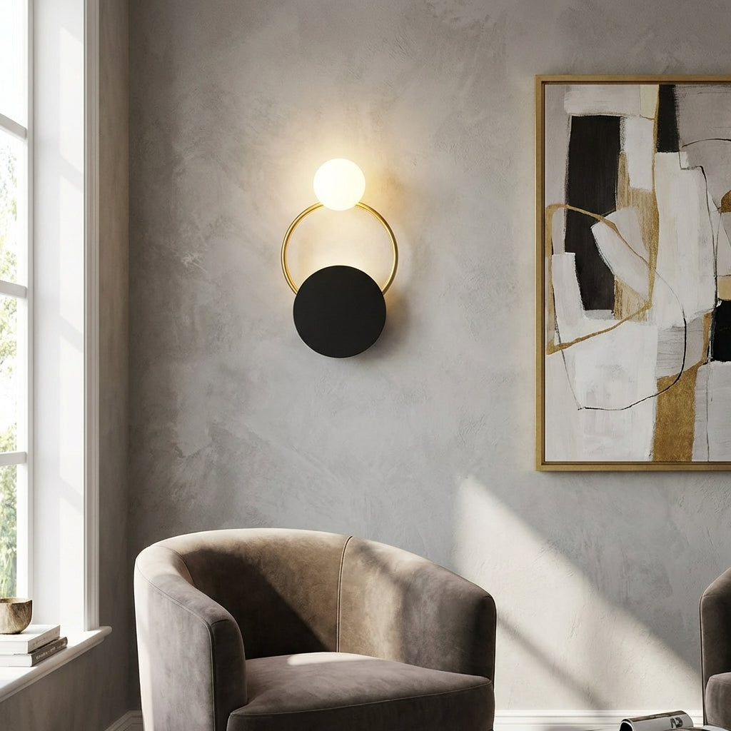 AURO Kreds | Warm Circular Black & Gold Wall Lamp