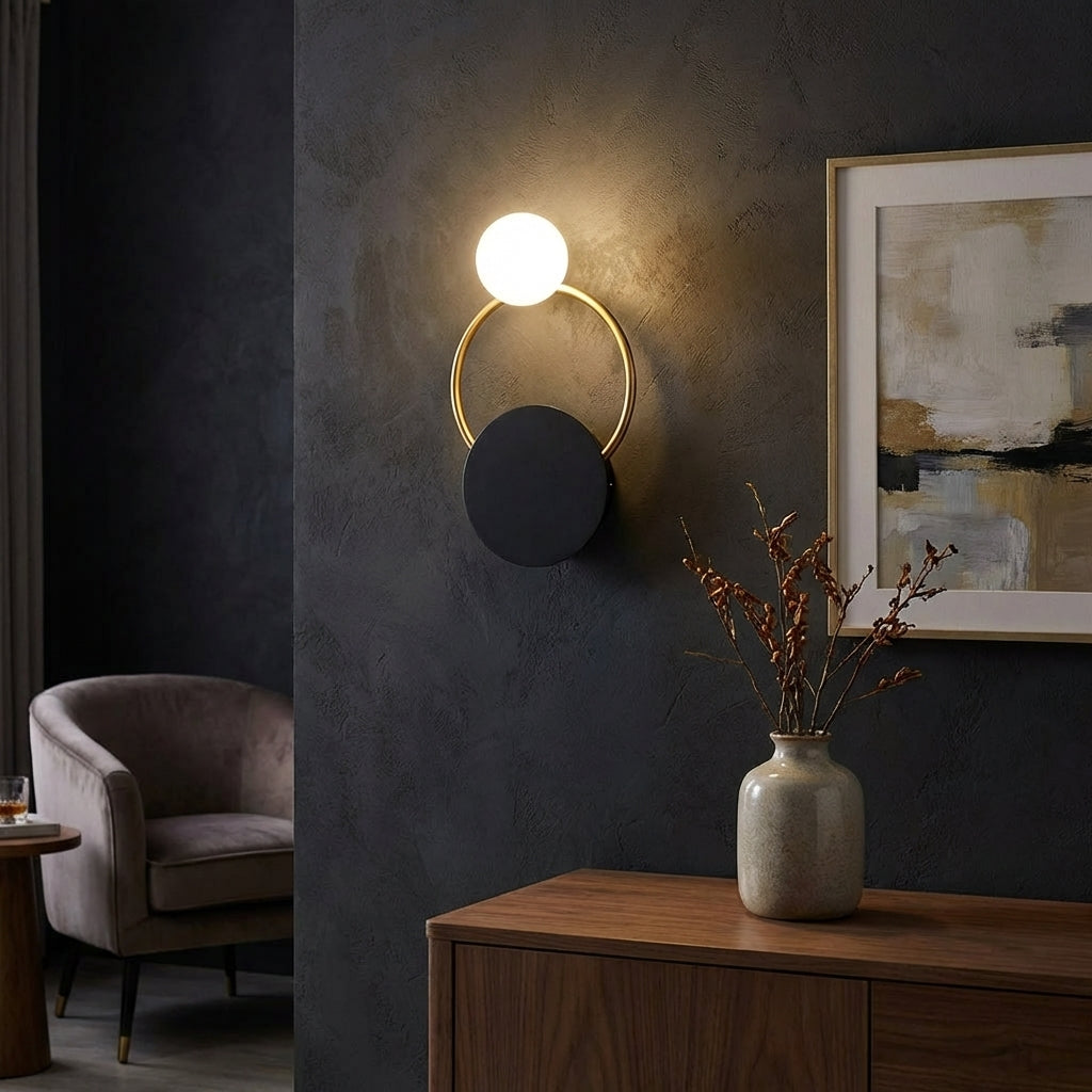 AURO Kreds | Warm Circular Black & Gold Wall Lamp