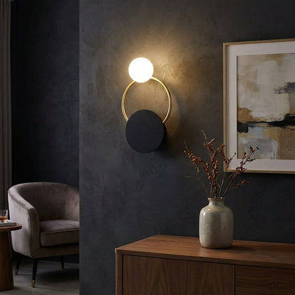 AURO Kreds | Warm Circular Black & Gold Wall Lamp