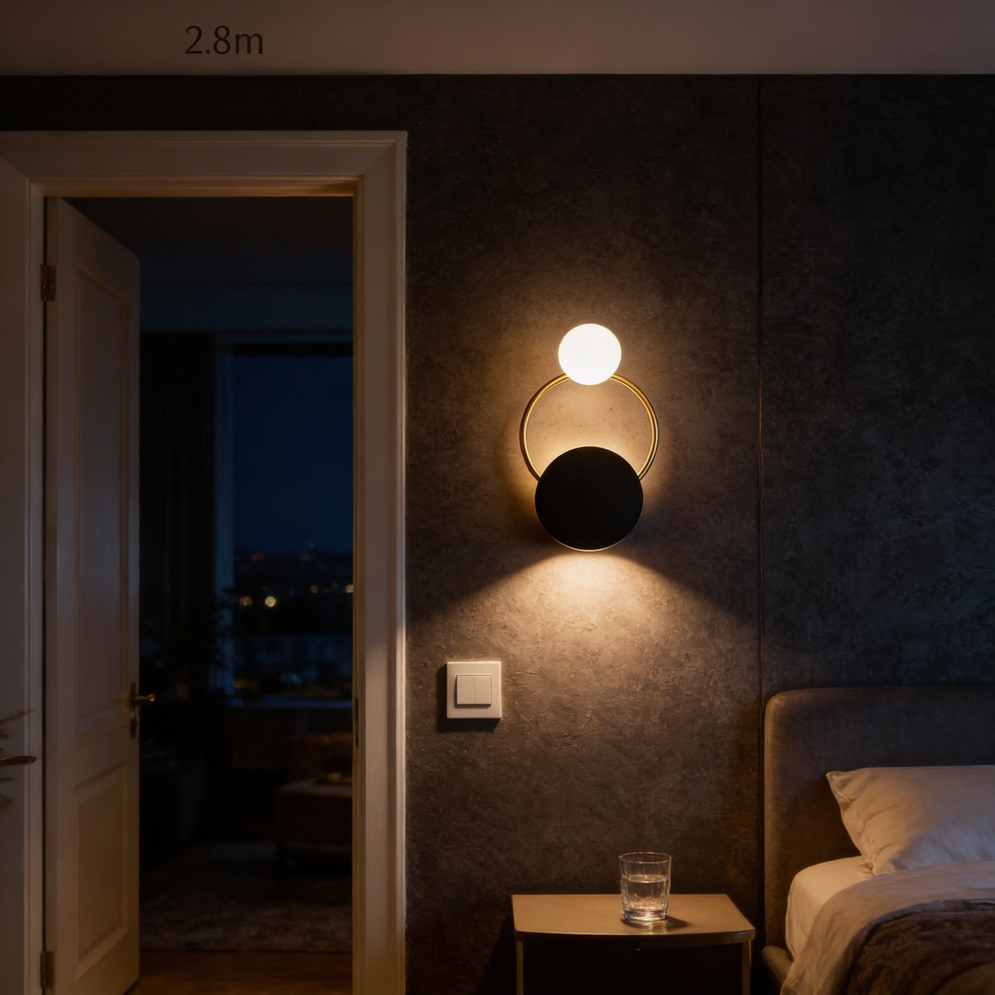 AURO Kreds | Warm Circular Black & Gold Wall Lamp