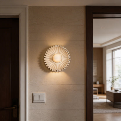 AURO Skål | Sculptural Marble Sunburst Wall Lamp