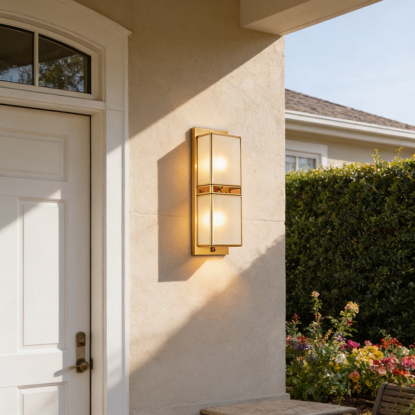 AURO Lykta | Vintage Brass Outdoor Wall Lantern