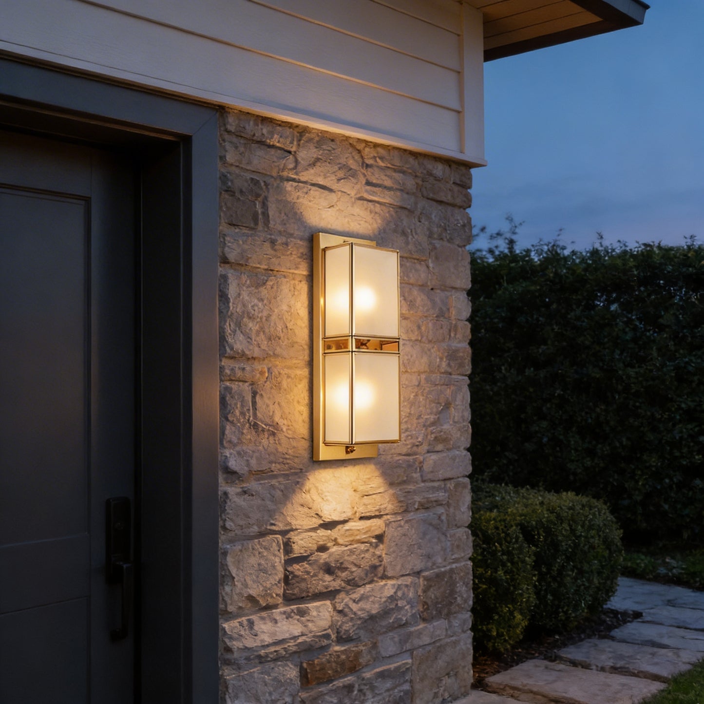 AURO Lykta | Vintage Brass Outdoor Wall Lantern