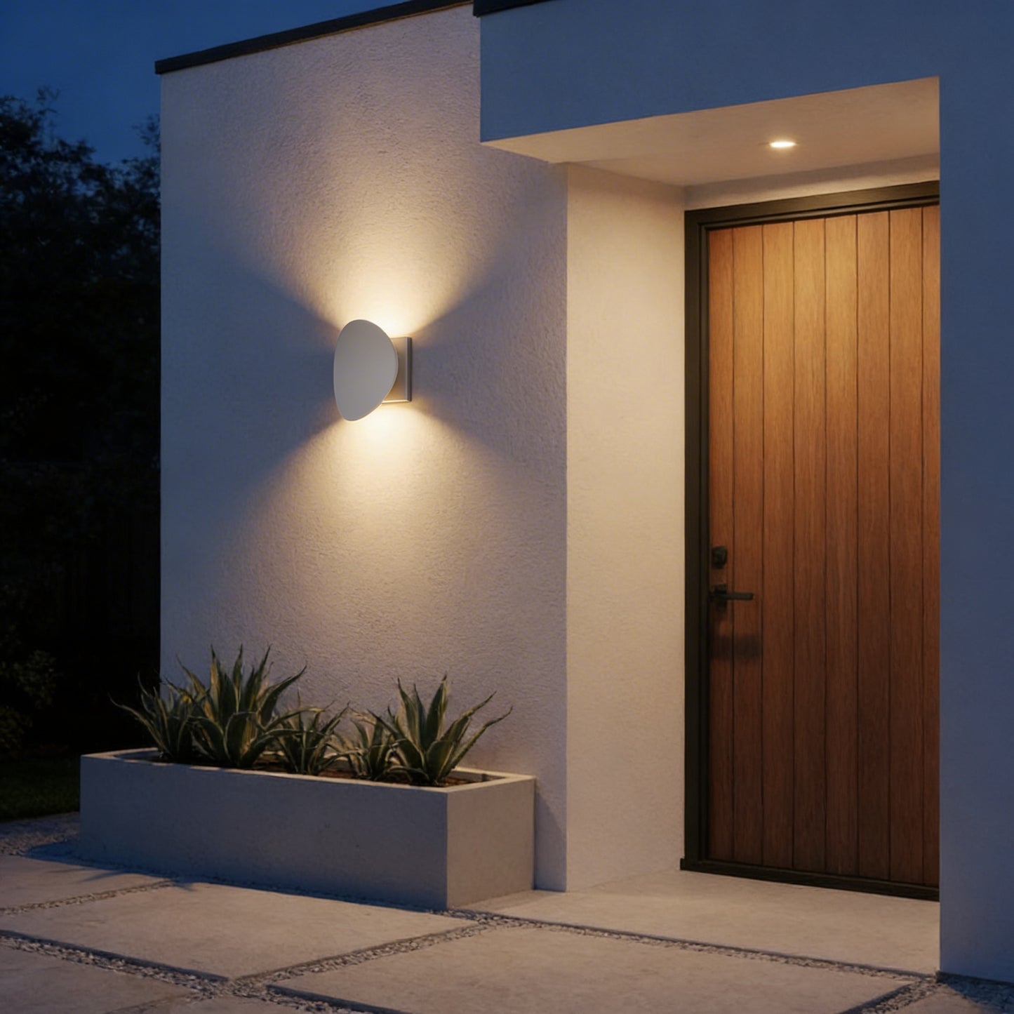 AURO Kobb | Pebble-Shaped Minimalist Outdoor Wall Light
