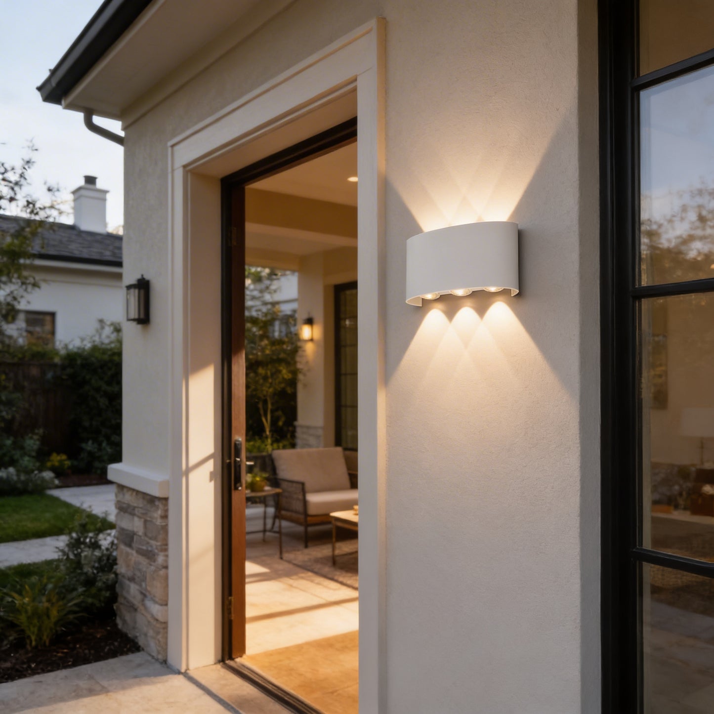 AURO Lyft | Dual-Beam Dimmable Outdoor Wall Light