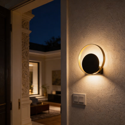 AURO Sirkel | Warm Circular Black & Gold Wall Lamp
