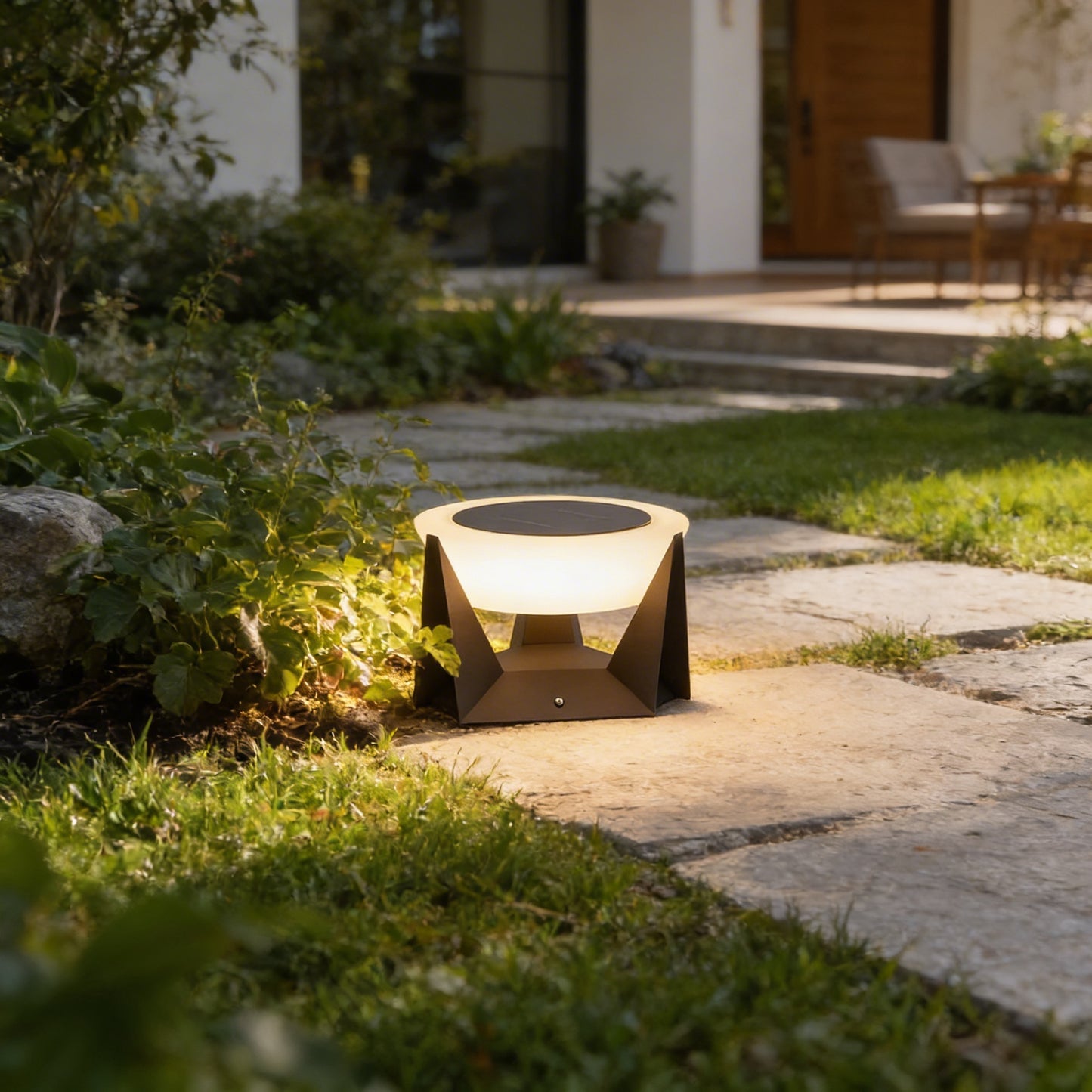 AURO Solv | Geometric Solar Garden Pillar Light
